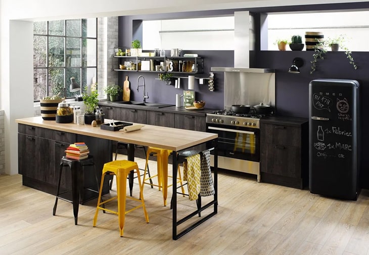 Rénovation de cuisine avec îlot central style industriel