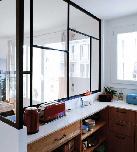 Pose d'une verrière sur-mesure à Sèvres par Atelier Sésame