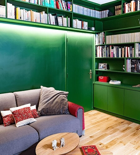 Bibliothèque sur-mesure verte menuisiers Studio Sésame